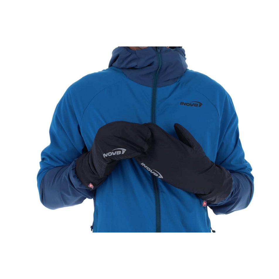 A model wearing a pair of INOV8 Unisex Thermal Mitts in the Black colourway.   (8523651907746)