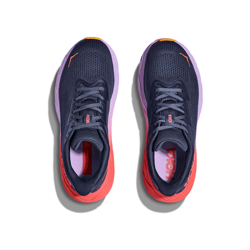 The uppers on a pair of HOKA Women's Arahi 7 Running Shoes in the Nautical Dusk/Varsity Navy colourway. (8561688510626)