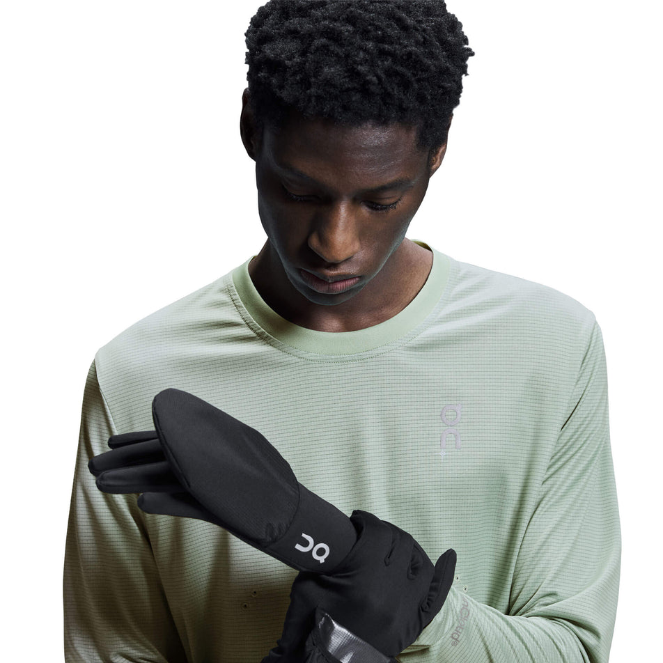 A model wearing a pair of One Core Gloves in the Black colourway. (8534553034914)