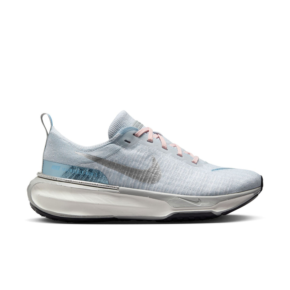 Lateral side of the right shoe from a pair of Nike Women's Invincible 3 Road Running Shoes in the Pure Photon Dust/Light Smoke Grey-Psychic Blue colourway. (8558438252706)