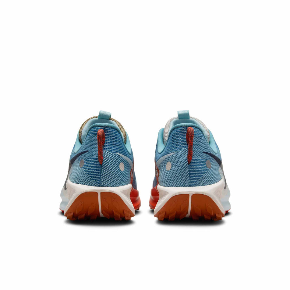 The back of a pair of Nike Men's Pegasus Trail 5 Trail Running Shoes in the Denim Turq/Midnight Navy-Glacier Blue colourway (8449326645410)