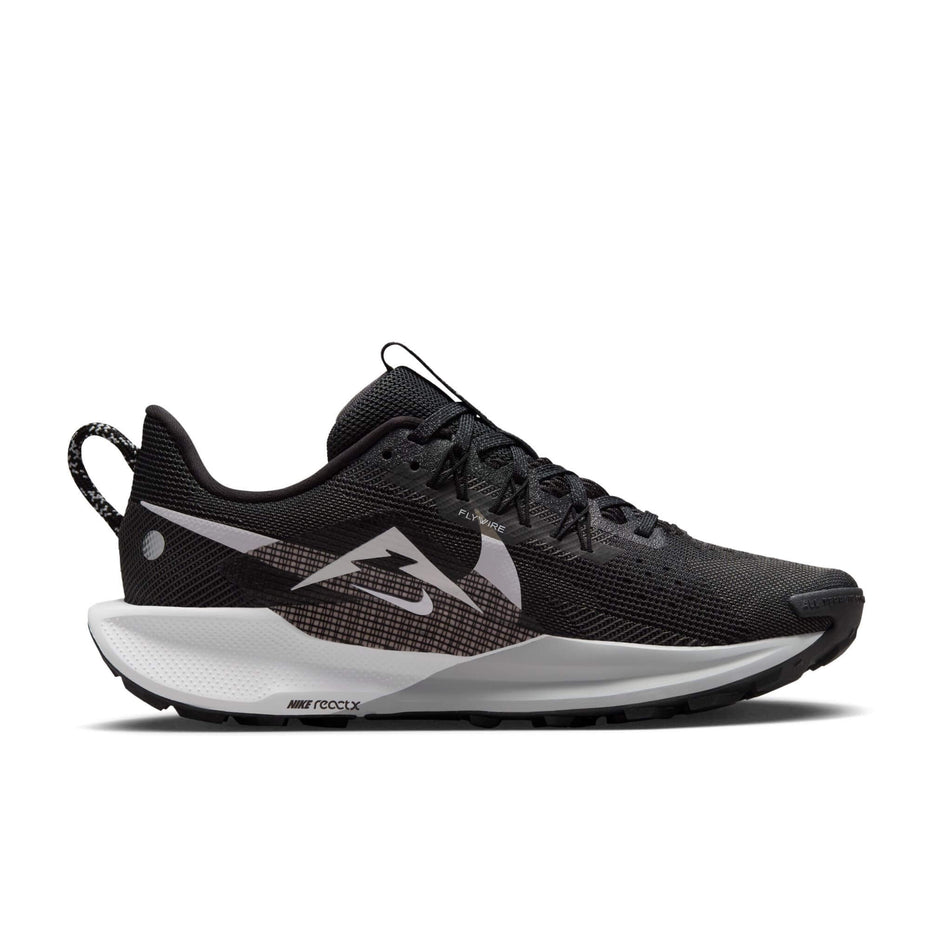 Medial side of the left shoe from a pair of Nike Women's Pegasus Trail 5 Trail Running Shoes in the Black/White-Anthracite-Wolf colourway. (8503760093346)