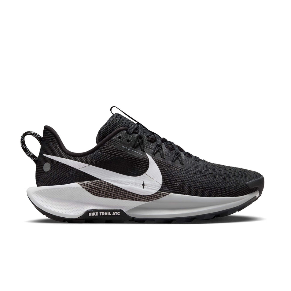 Lateral side of the right shoe from a pair of Nike Women's Pegasus Trail 5 Trail Running Shoes in the Black/White-Anthracite-Wolf colourway. (8503760093346)