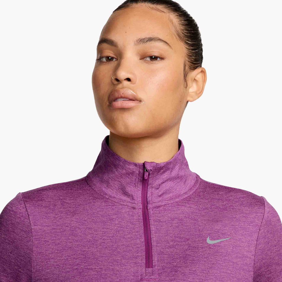 Close-up view of the neckline of a Nike Women's Swift Element UV Protection 1/4-Zip Running Top in the Hot Fuchsia/Plum Dust/Reflective Silv colourway. (8497624383650)