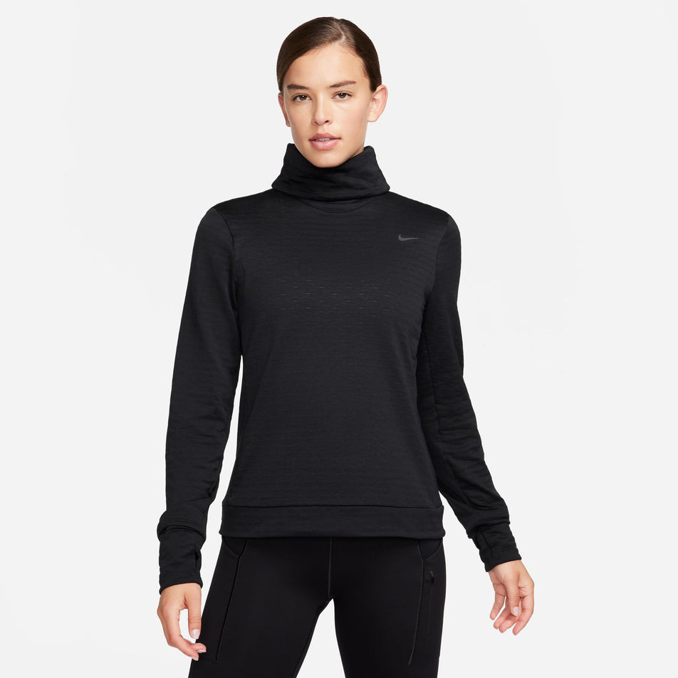 Front view of a model wearing a Nike Women's Swift Element Therma-FIT Turtleneck Running Top in the Black/Reflective Silver colourway. Model is also wearing black Nike shorts. (8497637752994)