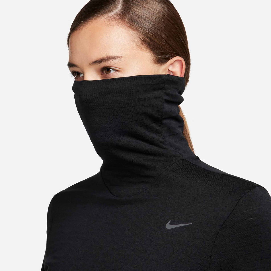 Close-up view of the turtleneck on the Nike Women's Swift Element Therma-FIT Turtleneck Running Top in the Black/Reflective Silver colourway.  (8497637752994)