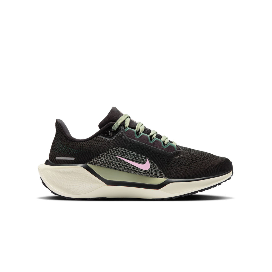 Medial side of the left shoe from a pair of Nike Women's Pegasus 41 Road Running Shoes in the Black/Pink Foam -Jade Horizon-Bicoastal colourway. (8503206772898)