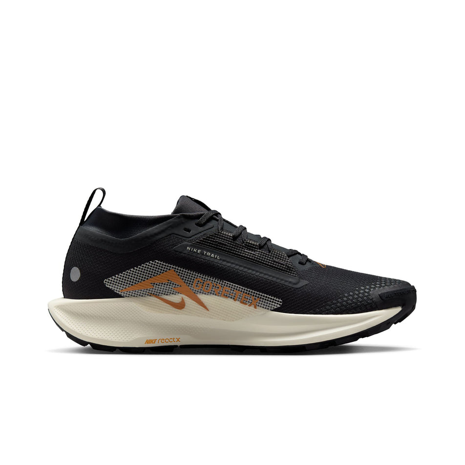 Medial side of the left shoe from a pair of Nike Men's Pegasus Trail 5 GORE-TEX Waterproof Trail Running Shoes in the Off Noir/Pale Ivory-Black-Monarch colourway. (8558401847458)