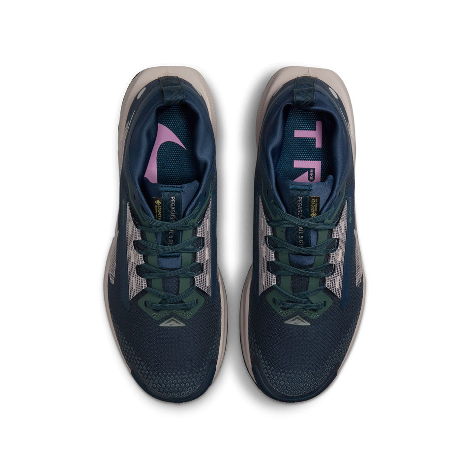 The uppers on a pair of Nike Women's Pegasus Trail 5 GORE-TEX Waterproof Trail Running Shoes in the Armory Navy/Armory Navy-Vintage Green colourway. (8503772643490)