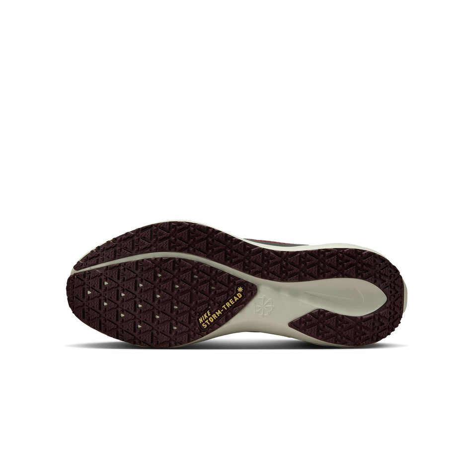 The outsole of the left shoe from a pair of Nike Men's Pegasus 41 GORE-TEX Waterproof Road Running Shoes in the Light Pumice/Ashen Slate-Burgundy Crush colourway. (8524543688866)