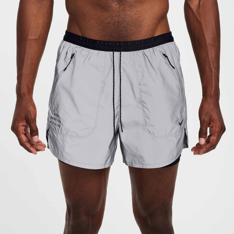 Front view of a model wearing a pair of Nike Men's Dri-FIT ADV Running Division 4