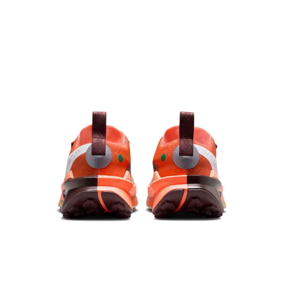 The back of a pair of Nike Men's Zegama Trail 2 Trail Running Shoes in the Khaki/White-Hyper Crimson-Burgundy Crush colourway. (8524550144162)