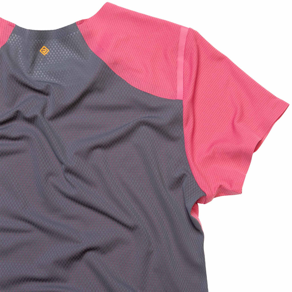 Close-up of the back of the Ronhill Women's Tech Race S/S Tee in the Salsa/Iron colourway. (8469489516706)