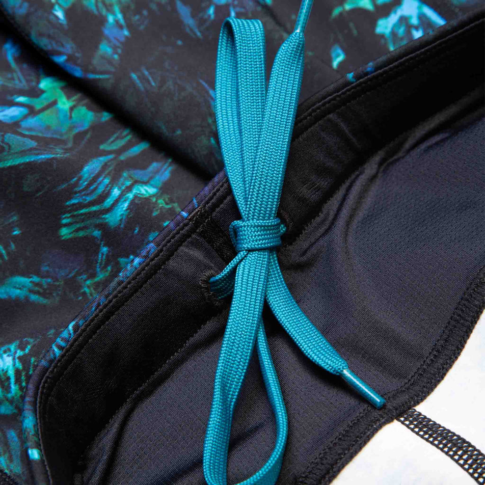 Close-up of the draw cord on the waistband of the Ronhill Women's Tech Tight. (8489995141282)