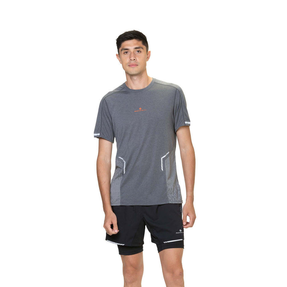 Front view of a model wearing the Ronhill Men's Tech Reflect 5