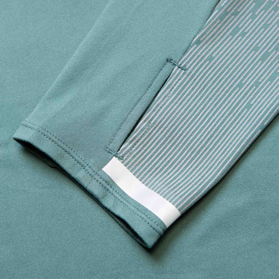 Close-up of the fabric detail on a Ronhill Men's Tech Reflect 1/2 Zip. (8490203938978)