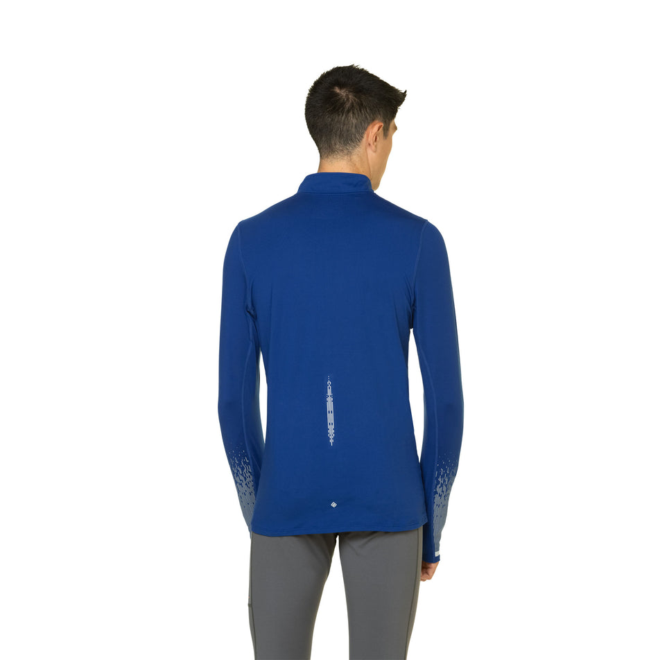 Back view of a model wearing a Ronhill Men's Tech Reflect 1/2 Zip in the Ocean/Reflect colourway. Model is also wearing leggings. (8469639135394)