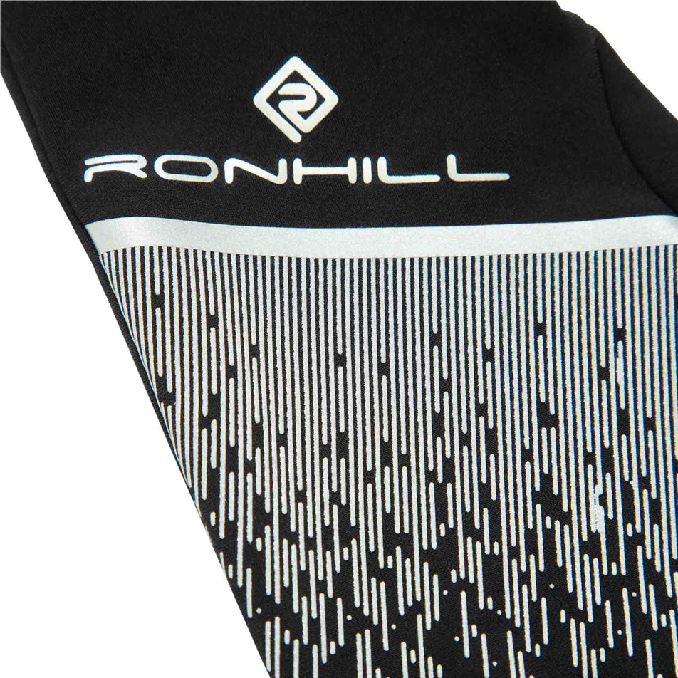 Close-up of a Ronhill Unisex Reflect Glove's fabric. (8489144516770)