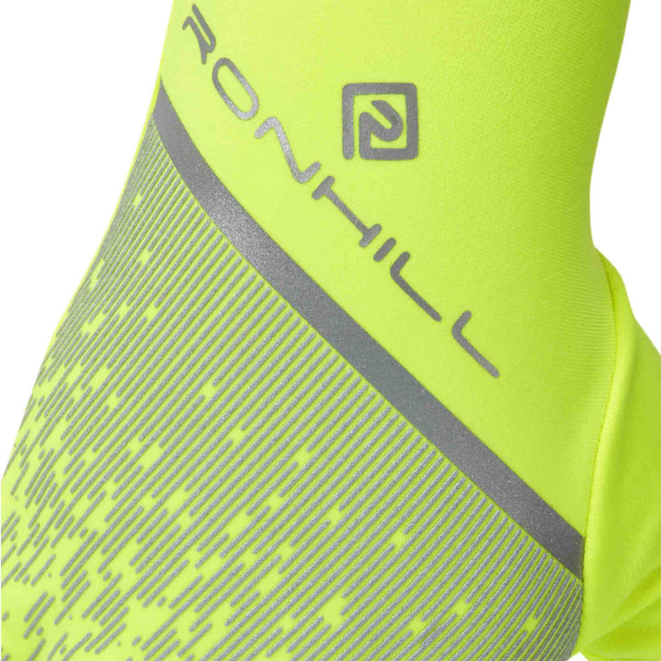 Close-up of a Ronhill Unisex Reflect Glove's fabric. (8489147924642)