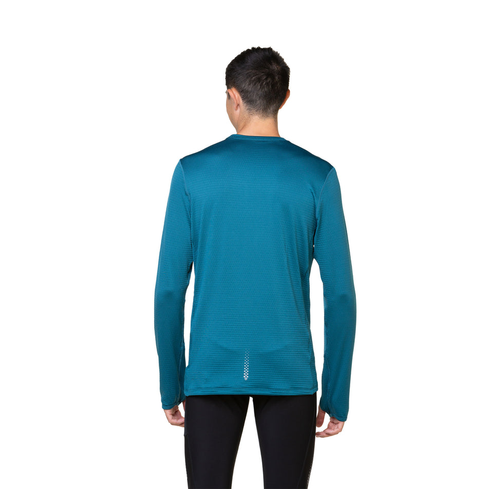 Back view of a model wearing a Ronhill Men's Tech Winter Crew in the Deep Teal/Acid colourway. Model is also wearing leggings. (8490264068258)