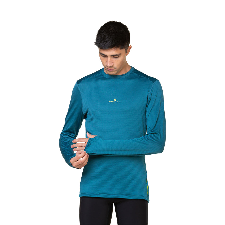 Front view of a model wearing a Ronhill Men's Tech Winter Crew in the Deep Teal/Acid colourway. Model is also wearing leggings. (8490264068258)