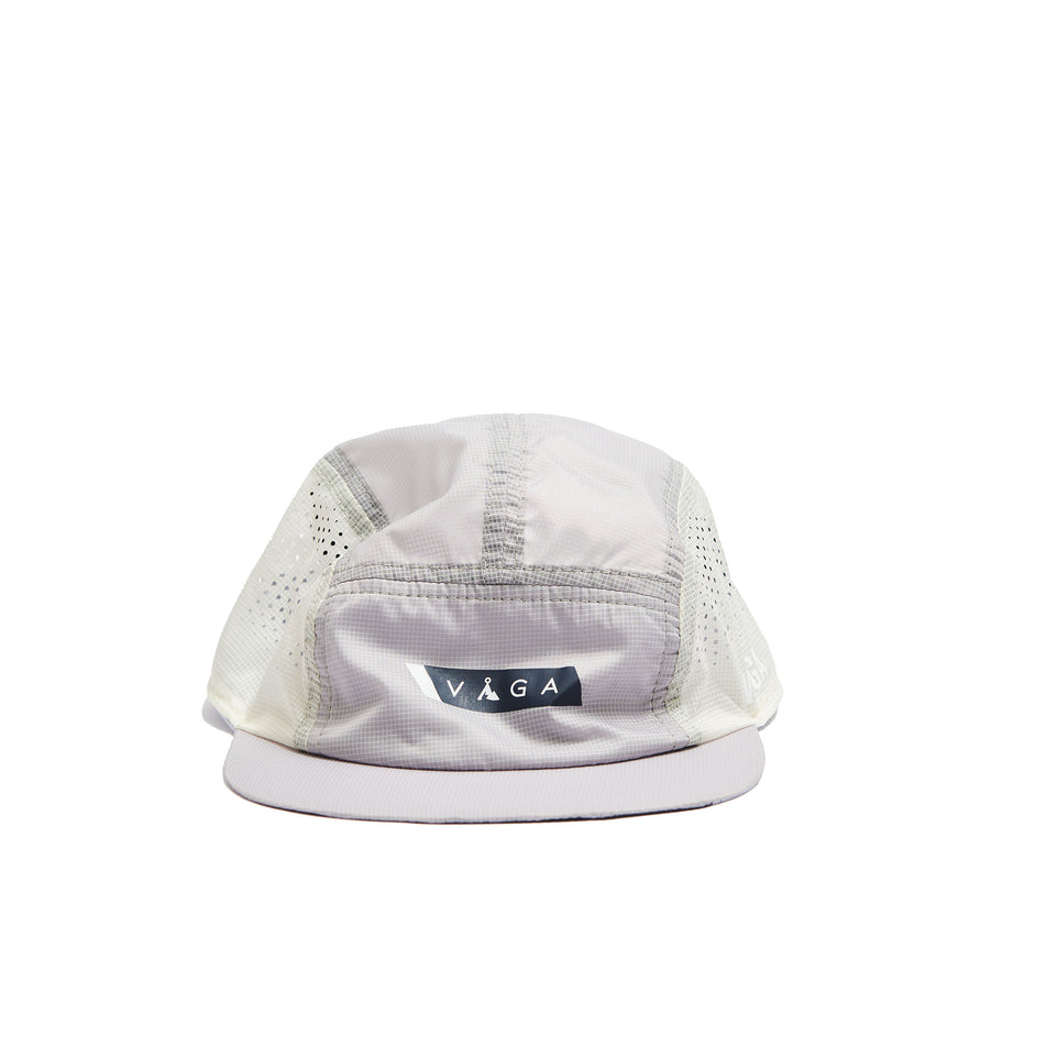 Front view of a VÅGA Unisex Wind Resistant Feather Racing Cap in the Mist Grey/Light Grey/Black colourway. (8486892404898)