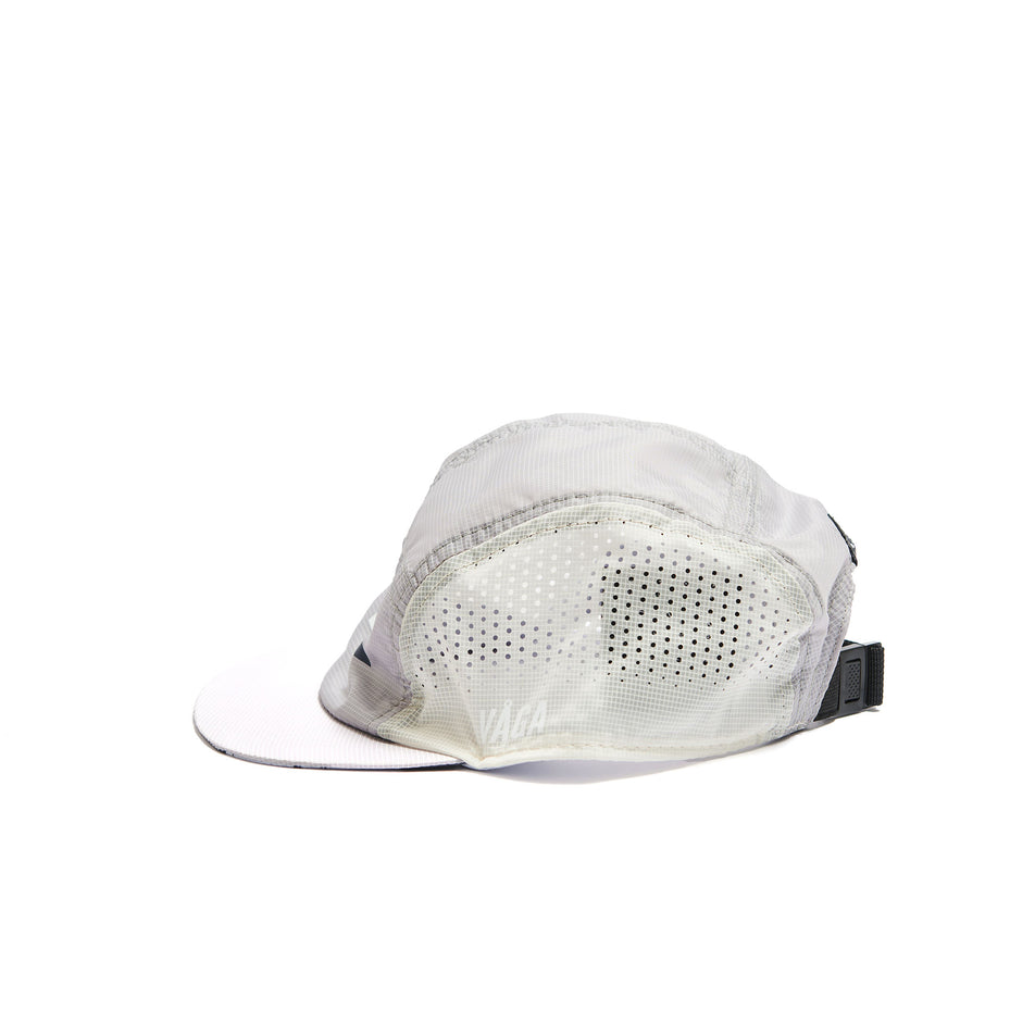 Side view of a VÅGA Unisex Wind Resistant Feather Racing Cap in the Mist Grey/Light Grey/Black colourway. (8486892404898)