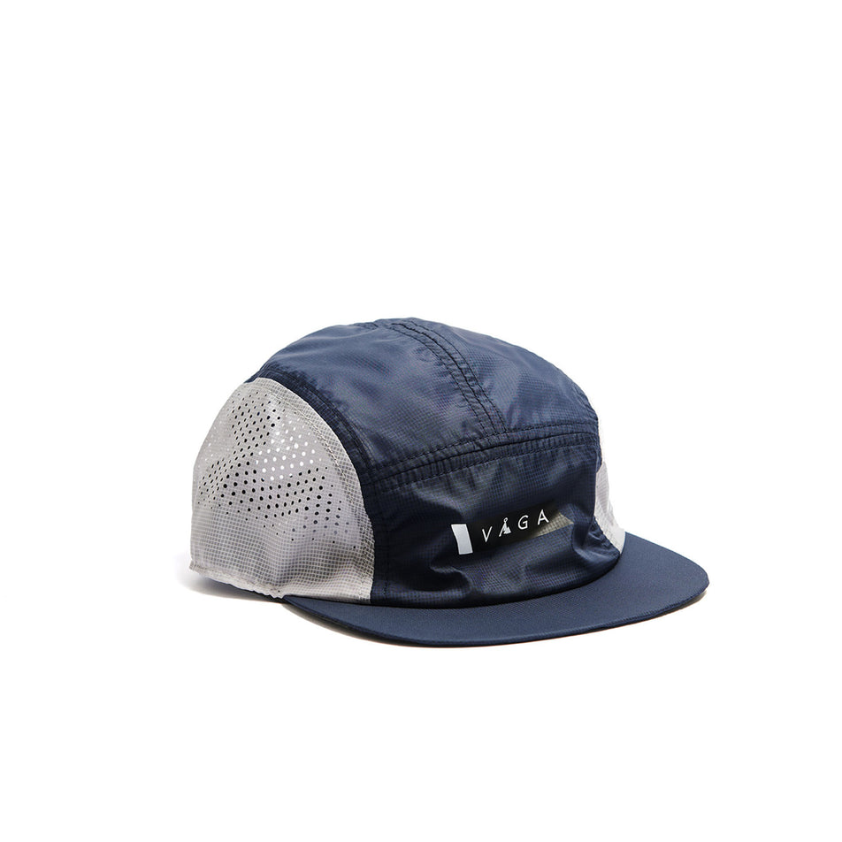 Front view of a VÅGA Unisex Wind Resistant Feather Racing Cap in the Navy/Light Grey/Charcoal/Black colourway. (8486900007074)