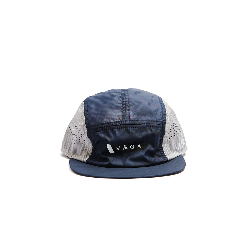 Front view of a VÅGA Unisex Wind Resistant Feather Racing Cap in the Navy/Light Grey/Charcoal/Black colourway. (8486900007074)