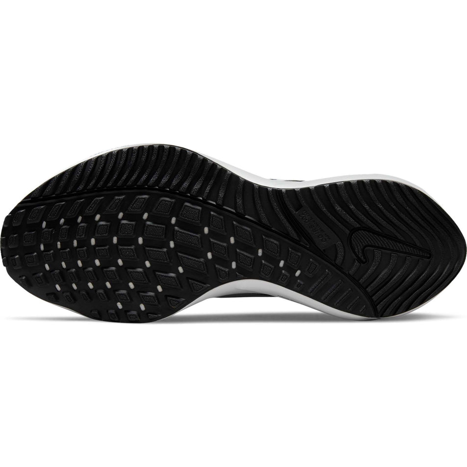 Outsole view of women's nike air zoom vomero 16 running shoes (7353706184866)